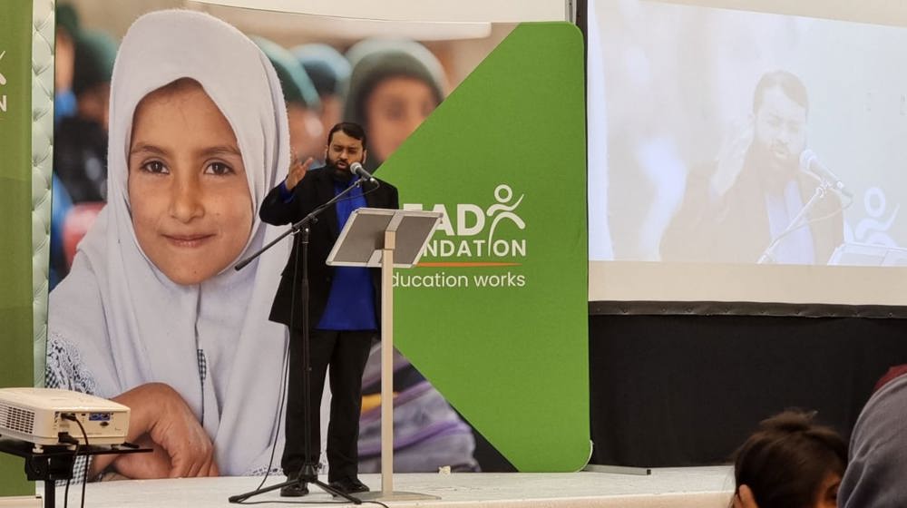 Sheikh Yasir Qadhi Adressing Audience