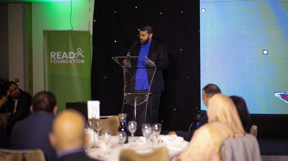 Sheikh Yasir Qadhi Giving a Lecture